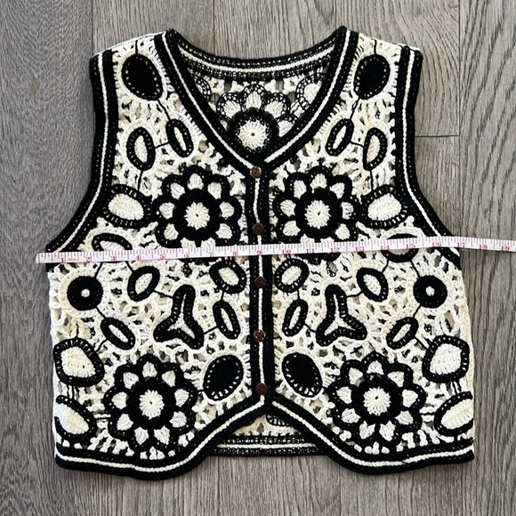 🌼SHEIN🌼 Floral Crochet Knit Boho Sweater Vest, One Size - Picture 7 of 8